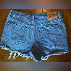 Levi cuttoff shorts